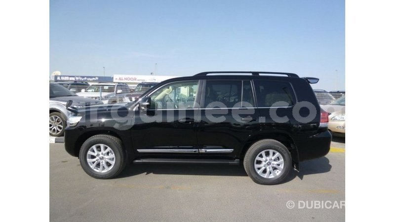 Big with watermark toyota land cruiser conakry import dubai 4768