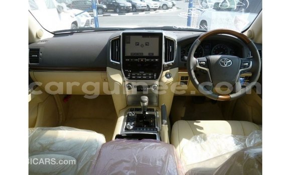 Buy Import Toyota Land Cruiser White Car in Import - Dubai in Conakry Buy Import Toyota Land Cruiser White Car in Import - Dubai in Conakry