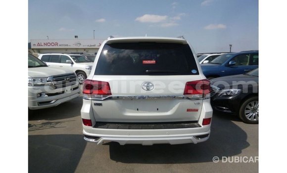 Buy Import Toyota Land Cruiser White Car in Import - Dubai in Conakry Buy Import Toyota Land Cruiser White Car in Import - Dubai in Conakry