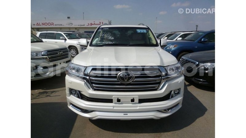 Big with watermark toyota land cruiser conakry import dubai 4769