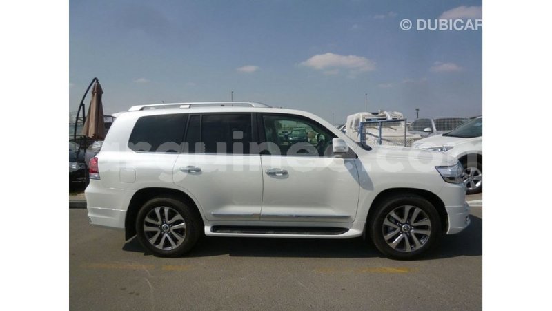 Big with watermark toyota land cruiser conakry import dubai 4769