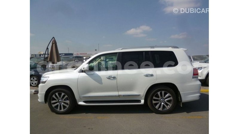 Big with watermark toyota land cruiser conakry import dubai 4769