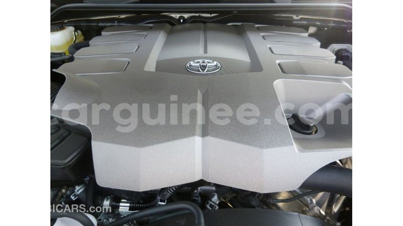 Big with watermark toyota land cruiser conakry import dubai 4769