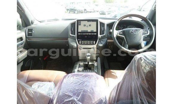 Acheter Import Voiture Toyota Land Cruiser Blanc à Import - Dubai, Conakry Acheter Import Voiture Toyota Land Cruiser Blanc à Import - Dubai, Conakry