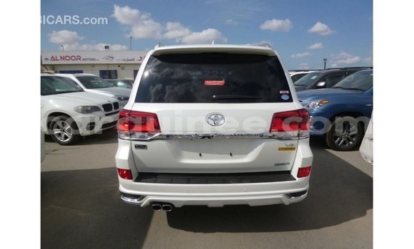 Acheter Import Voiture Toyota Land Cruiser Blanc à Import - Dubai, Conakry Acheter Import Voiture Toyota Land Cruiser Blanc à Import - Dubai, Conakry