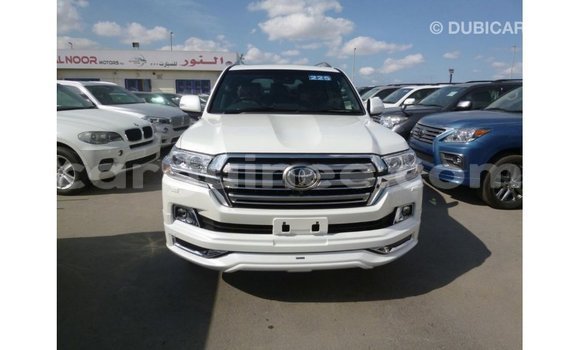 Acheter Import Voiture Toyota Land Cruiser Blanc à Import - Dubai, Conakry Acheter Import Voiture Toyota Land Cruiser Blanc à Import - Dubai, Conakry