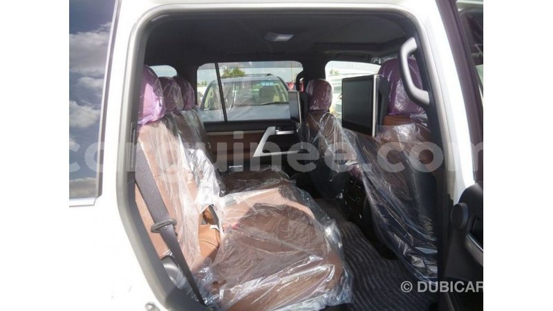 Big with watermark toyota land cruiser conakry import dubai 4770