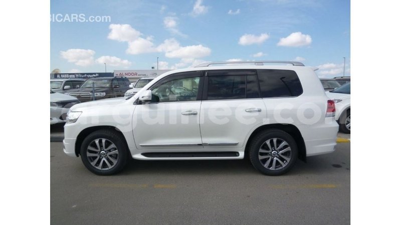 Big with watermark toyota land cruiser conakry import dubai 4770