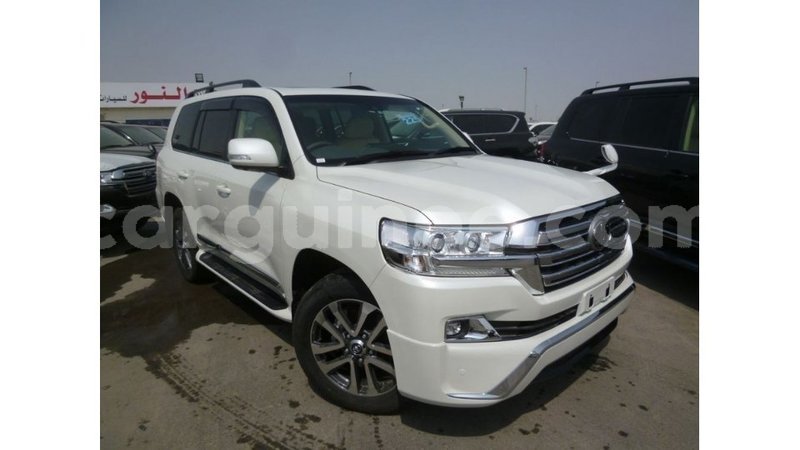 Big with watermark toyota land cruiser conakry import dubai 4771