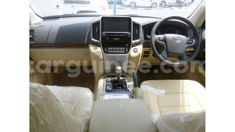 Big with watermark toyota land cruiser conakry import dubai 4771