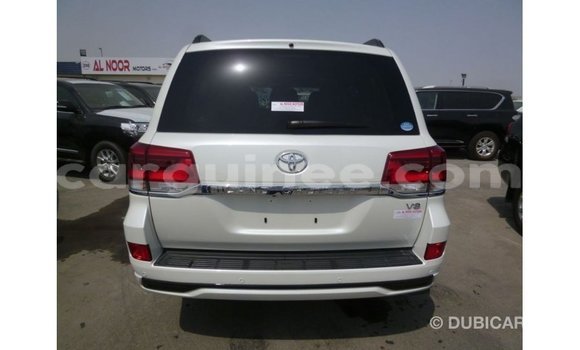 Acheter Import Voiture Toyota Land Cruiser Blanc à Import - Dubai, Conakry Acheter Import Voiture Toyota Land Cruiser Blanc à Import - Dubai, Conakry