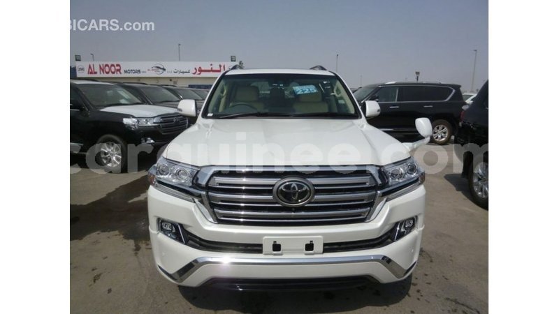 Big with watermark toyota land cruiser conakry import dubai 4771