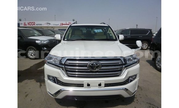 Acheter Import Voiture Toyota Land Cruiser Blanc à Import - Dubai, Conakry Acheter Import Voiture Toyota Land Cruiser Blanc à Import - Dubai, Conakry