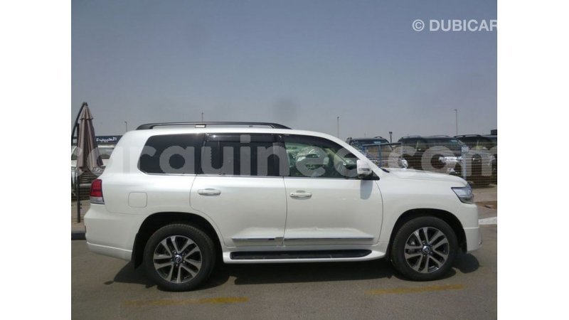 Big with watermark toyota land cruiser conakry import dubai 4771