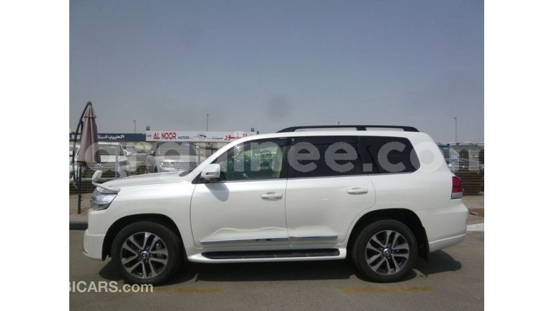 Big with watermark toyota land cruiser conakry import dubai 4771