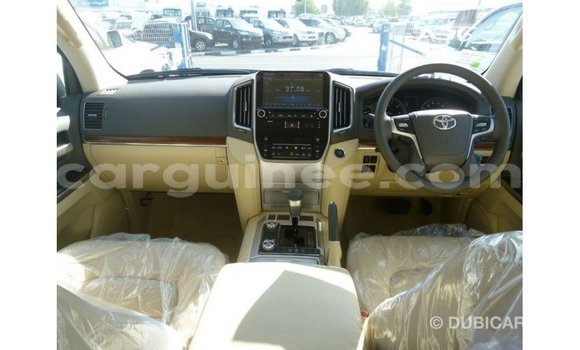 Buy Import Toyota Land Cruiser White Car in Import - Dubai in Conakry Buy Import Toyota Land Cruiser White Car in Import - Dubai in Conakry