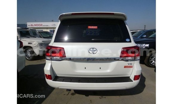 Buy Import Toyota Land Cruiser White Car in Import - Dubai in Conakry Buy Import Toyota Land Cruiser White Car in Import - Dubai in Conakry