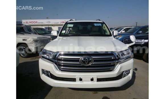 Buy Import Toyota Land Cruiser White Car in Import - Dubai in Conakry Buy Import Toyota Land Cruiser White Car in Import - Dubai in Conakry