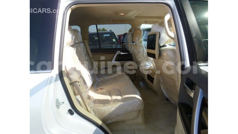 Big with watermark toyota land cruiser conakry import dubai 4772