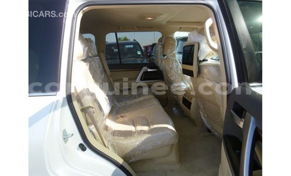 Buy Import Toyota Land Cruiser White Car in Import - Dubai in Conakry Buy Import Toyota Land Cruiser White Car in Import - Dubai in Conakry
