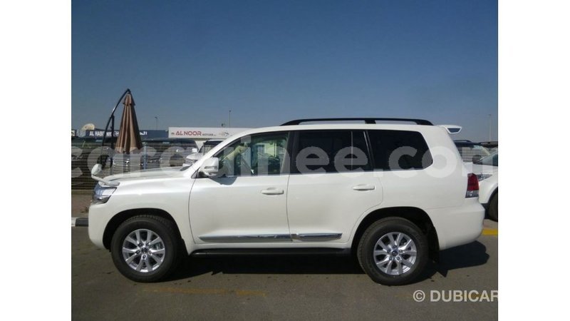 Big with watermark toyota land cruiser conakry import dubai 4772