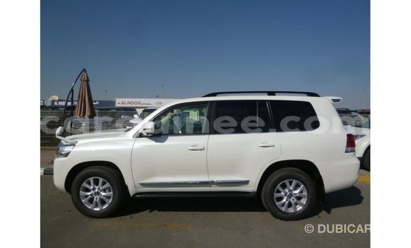 Buy Import Toyota Land Cruiser White Car in Import - Dubai in Conakry Buy Import Toyota Land Cruiser White Car in Import - Dubai in Conakry