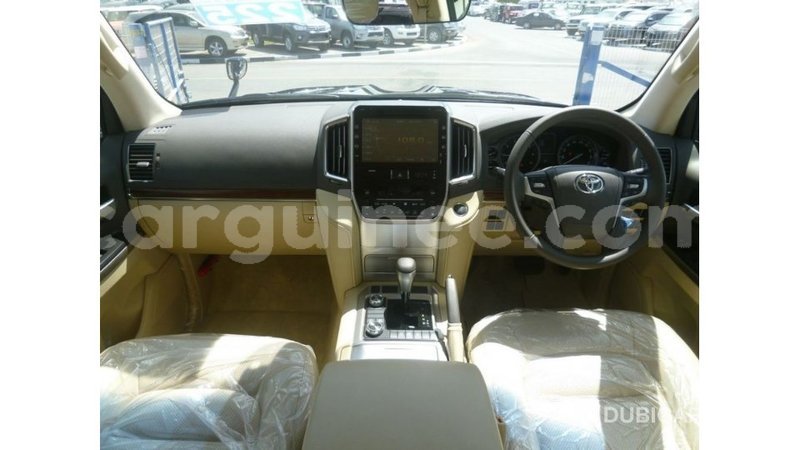 Big with watermark toyota land cruiser conakry import dubai 4773