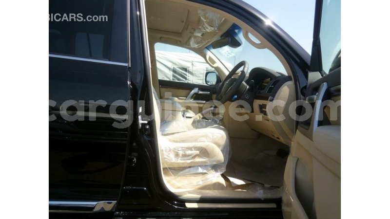 Big with watermark toyota land cruiser conakry import dubai 4773