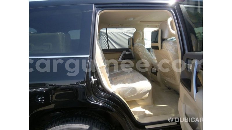 Big with watermark toyota land cruiser conakry import dubai 4773