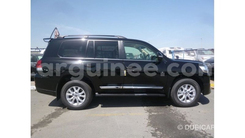 Big with watermark toyota land cruiser conakry import dubai 4773