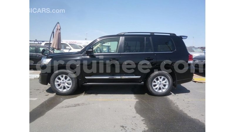 Big with watermark toyota land cruiser conakry import dubai 4773