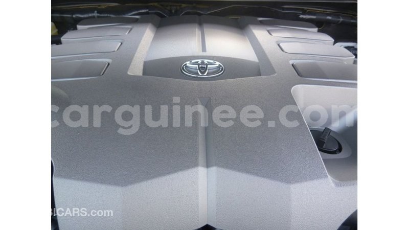 Big with watermark toyota land cruiser conakry import dubai 4773