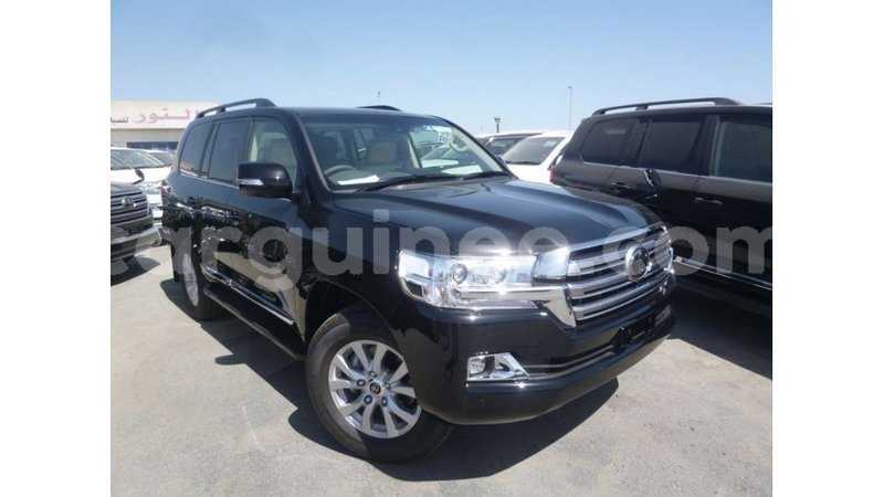 Big with watermark toyota land cruiser conakry import dubai 4774