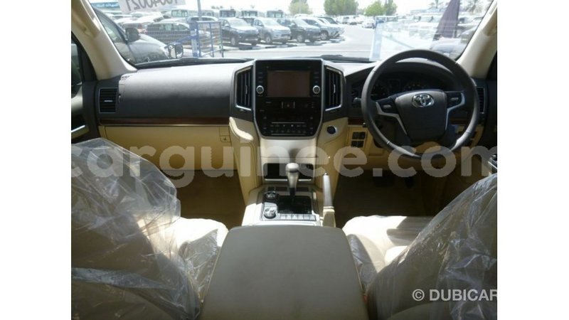 Big with watermark toyota land cruiser conakry import dubai 4774