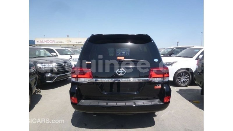 Big with watermark toyota land cruiser conakry import dubai 4774