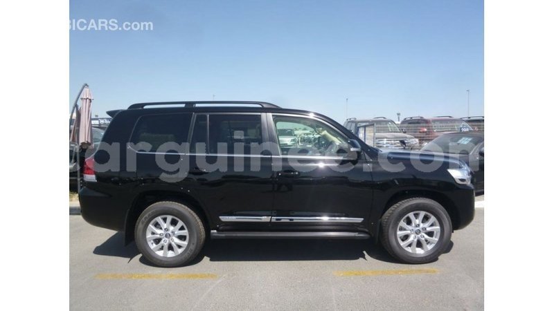 Big with watermark toyota land cruiser conakry import dubai 4774