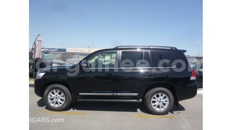 Big with watermark toyota land cruiser conakry import dubai 4774