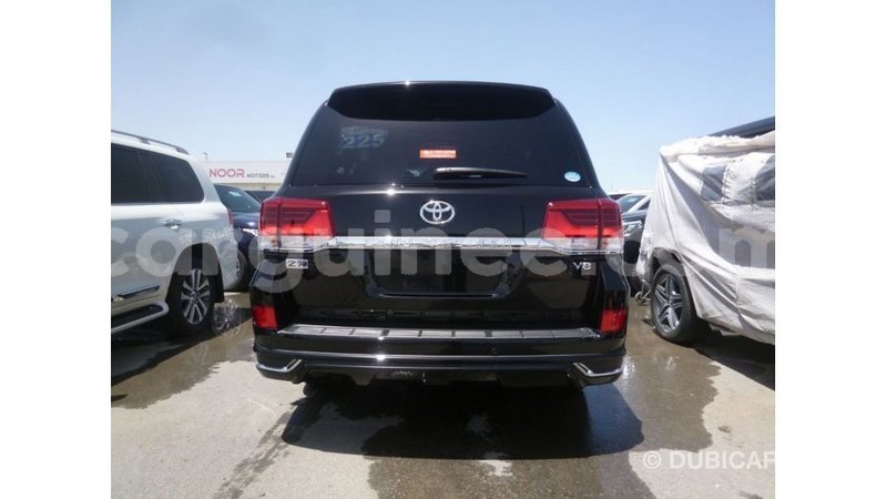 Big with watermark toyota land cruiser conakry import dubai 4775