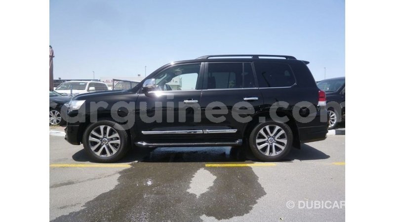 Big with watermark toyota land cruiser conakry import dubai 4775