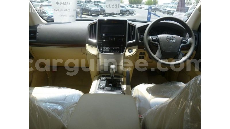 Big with watermark toyota land cruiser conakry import dubai 4777