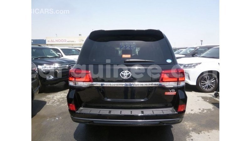 Big with watermark toyota land cruiser conakry import dubai 4777