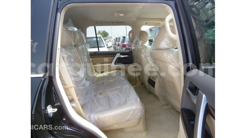 Big with watermark toyota land cruiser conakry import dubai 4777