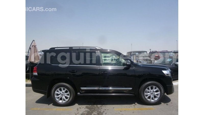 Big with watermark toyota land cruiser conakry import dubai 4777