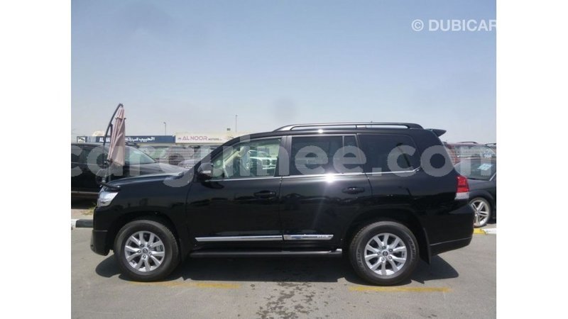 Big with watermark toyota land cruiser conakry import dubai 4777