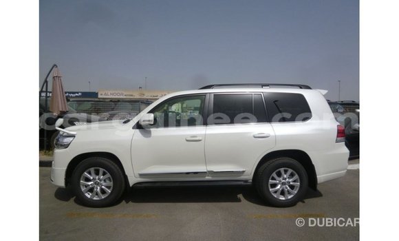 Buy Import Toyota Land Cruiser White Car in Import - Dubai in Conakry Buy Import Toyota Land Cruiser White Car in Import - Dubai in Conakry