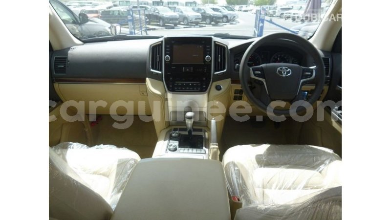 Big with watermark toyota land cruiser conakry import dubai 4783