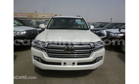 Buy Import Toyota Land Cruiser White Car in Import - Dubai in Conakry Buy Import Toyota Land Cruiser White Car in Import - Dubai in Conakry