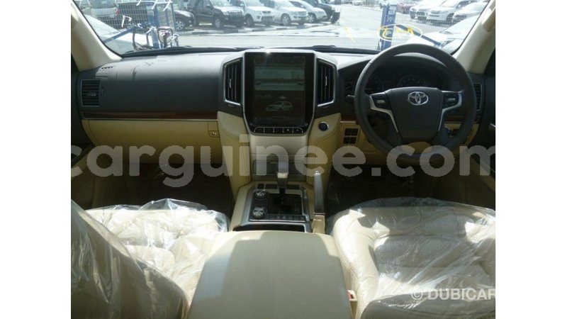 Big with watermark toyota land cruiser conakry import dubai 4786