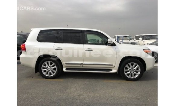Acheter Import Voiture Toyota Land Cruiser Blanc à Import - Dubai, Conakry Acheter Import Voiture Toyota Land Cruiser Blanc à Import - Dubai, Conakry