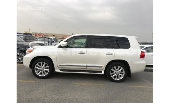 Acheter Import Voiture Toyota Land Cruiser Blanc à Import - Dubai, Conakry Acheter Import Voiture Toyota Land Cruiser Blanc à Import - Dubai, Conakry